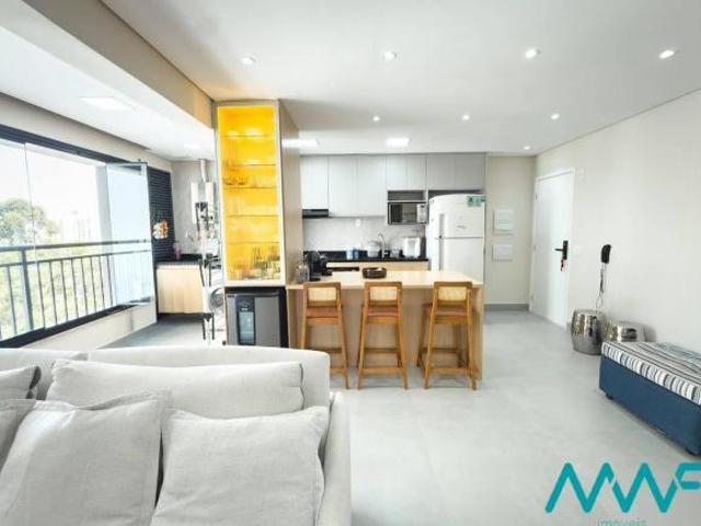 Bonnard — Apartamento Reformado de 69 m² com Suíte e Varanda Fechada