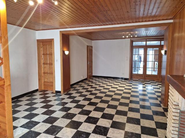 Bonne maison d’habitation mitoyenne de 2 chambres