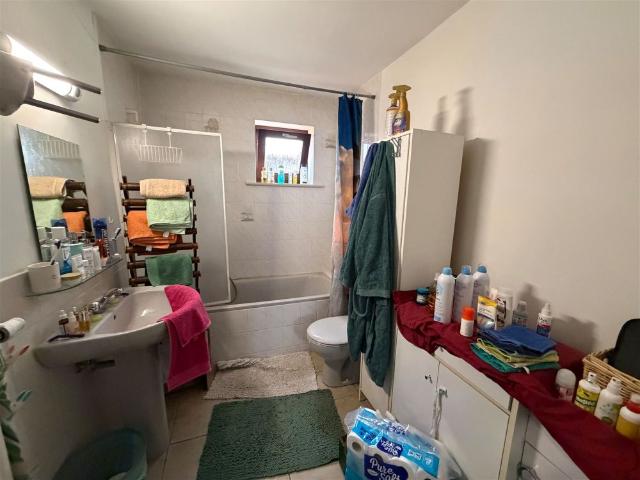 Bonne maison d'habitation mitoyenne plain pied avec jardin