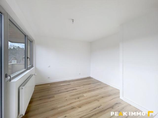 BONNE Superbe T4 entièrement rénové avec balcons au coeur d