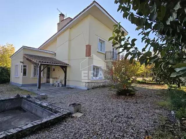 Aubeterre sur Dronne 16390 Achat / Vente maison 4 pièces t4 au dernier étage terrasse