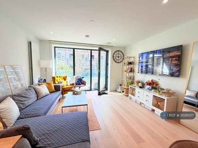 Bonnet St, London, E16 2 bed flat to rent £2,895 pcm £668 pw