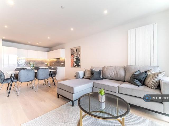 Bonnet Street, London, E16 2 bed flat to rent £2,750 pcm £635 pw