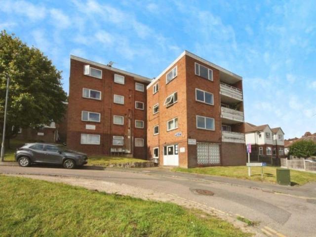 Bonnick Court, Bonnick Close, Luton LU1, 2 bed flat to rent, £1,300 pcm | PrimeLocation