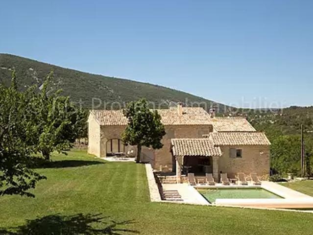 Bonnieux 84480 Achat / Vente maison 6 pièces t6 au dernier étage piscine