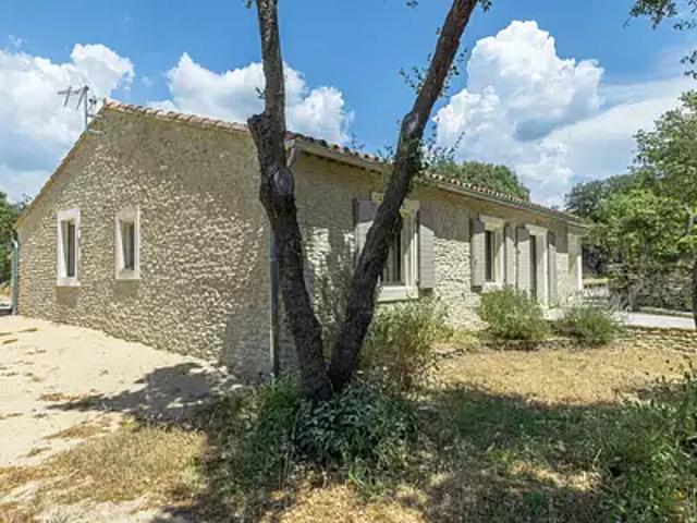 Bonnieux 84480 Location maison 5 pièces t5 piscine