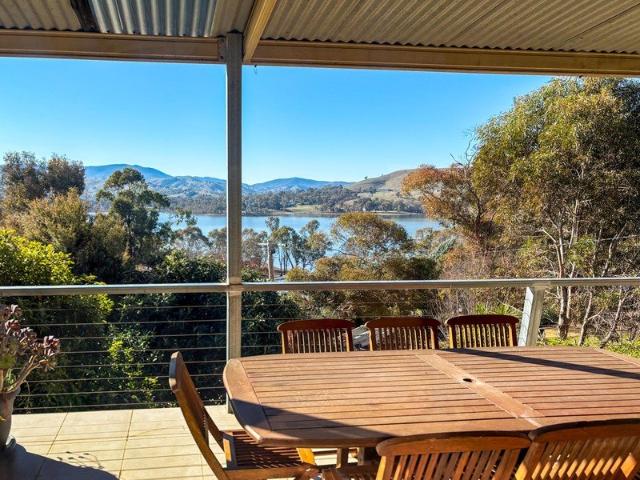Bonnie Doon Escape with Lake Views