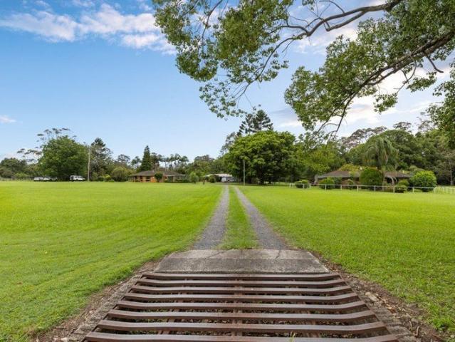 Bonnieglen, 2 homes, stables, 4.05 hectares