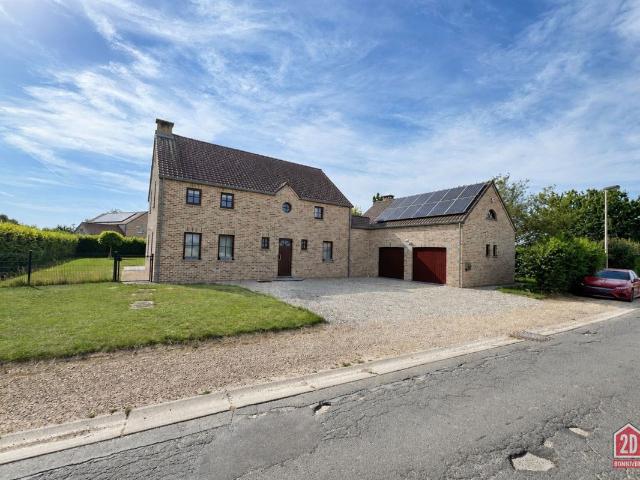 BONNIVERS 2D: Maison spacieuse de 3 chambres, jardin et double garage