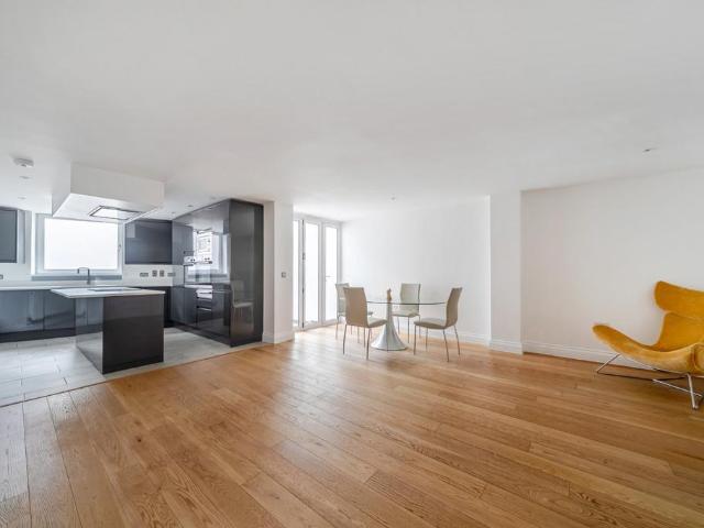 Bonsor House, 212 214 Merton Road. 3 bed flat to rent £3,250 pcm £750 pw