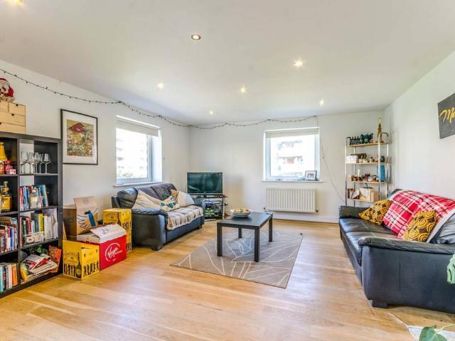Booth Road, London, E16 2FW, United Kingdom | 3 bed apartment for rent #136865812 | Rentberry