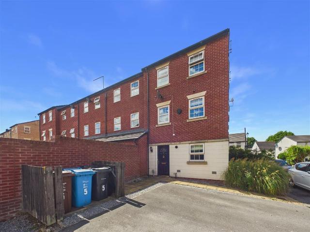 Boothferry Park Halt, Hull HU4, 2 bed town house to rent, £695 pcm | PrimeLocation