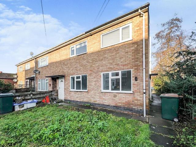 Booths Fields, Foleshill, Coventry. 2 bed maisonette to rent £825 pcm £190 pw