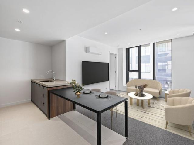 Book to view ! Rare Ground Floor Apartment with Walk in Dressing Room, Study, Wrap Around Courtyard & Private Street Access