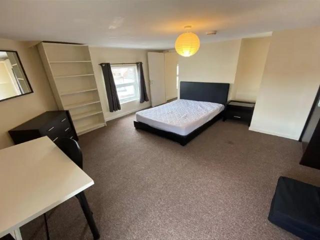 Book 106a High Rd Student Accommodation In Nottingham | Amber