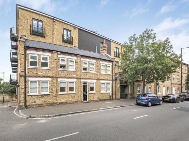 Boat Race House, London 2 bed apartment to rent £2,850 pcm £658 pw