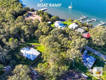 BOAT RAMP AT YOUR DOORSTEP â WATER VIEWS & READY TO BUILD!