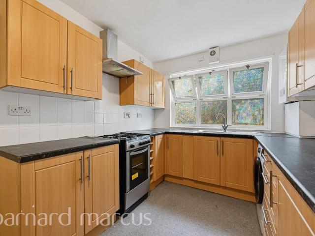 Boathouse Walk, LONDON 3 bed house to rent £2,900 pcm £669 pw
