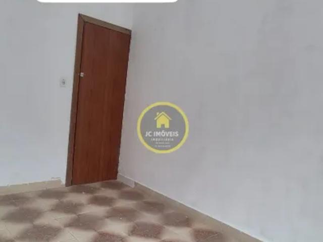 Boa casa clara e arejada sala 2 quartos e quintal
