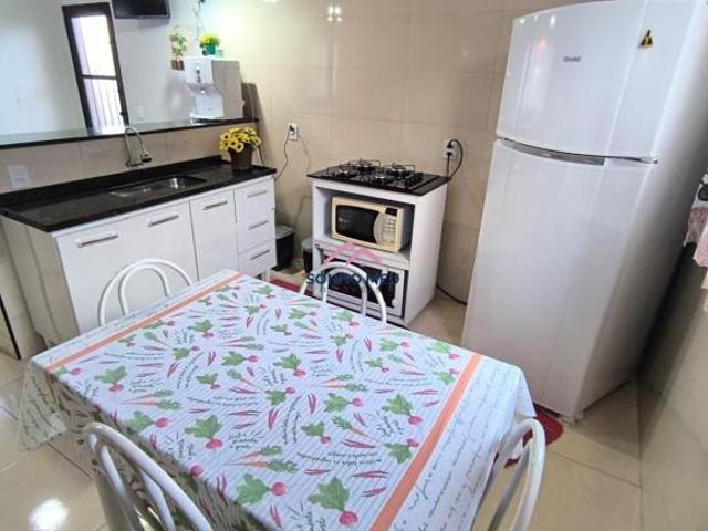 Boa localização, casa da frente sala, cozinha, 2 dormitorios, um banheiro social, casa do fundo sala