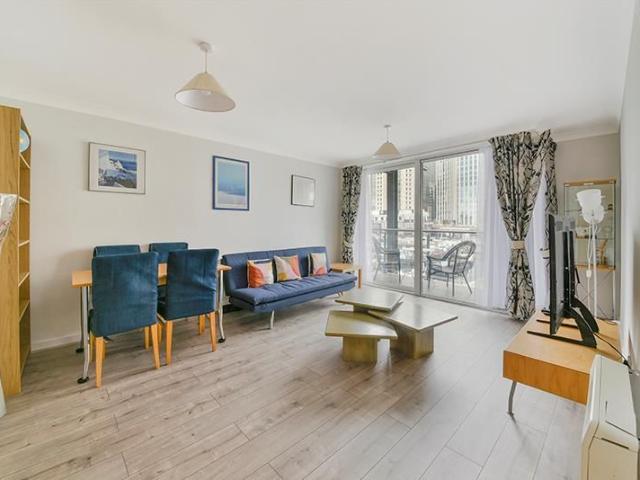 Boardwalk Place, London E14, 2 bed flat to rent, £2,492 pcm | PrimeLocation
