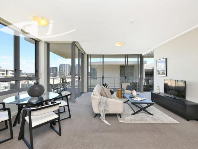 BOASTING AN EXCEPTIONALLY LARGE FLOOR PLAN WITH SPACIOUS LOUNGE AND BEDROOMS
