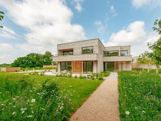 Bob Lane Twineham RH17 5 bed detached house to rent £7,500 pcm £1,731 pw