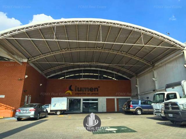 Bodega comercial AAA en Zona Poliforum en renta