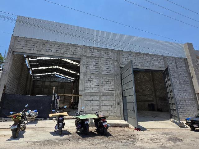 Bodega comercial en renta calle amplia a unos pasos del Estadio Morelos