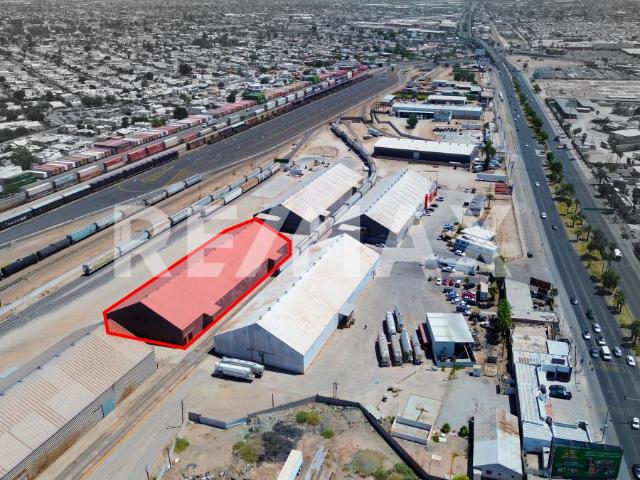 BODEGA COMERCIAL EN RENTA SOBRE BLVD. LOPEZ MATEOS