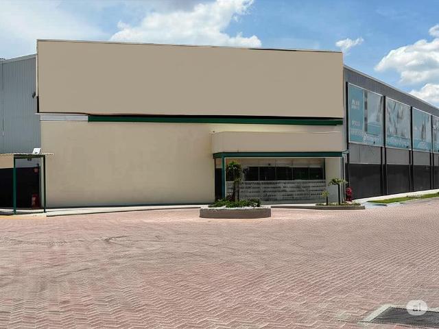 Bodega Comercial en RENTA v. Paseo de la Rep?blica Quer?taro