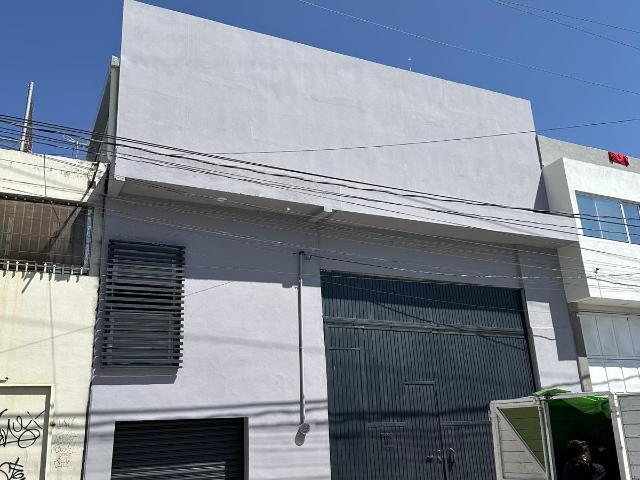 Bodega comercial en RENTA