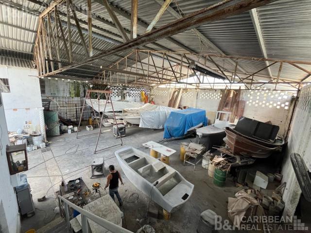 Bodega comercial en Venta o Renta sobre Avenida Revoluci?n, Canc?n