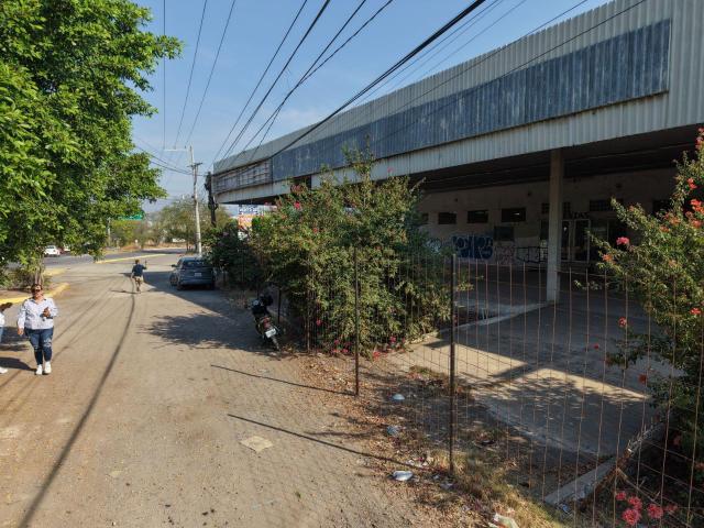 BODEGA COMERCIAL EN VENTA, PARA REMODELAR O DEMOLER, EN AV PRINCIPAL, CON AFLUENCIA DE PASO PEATONAL Y VEHICULOS
