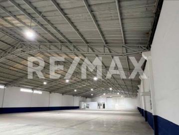 Bodega Comercial/ Industrial de 2,500m2 en RENTA