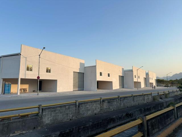 Bodega Comercial por Plaza Serdero San Roque