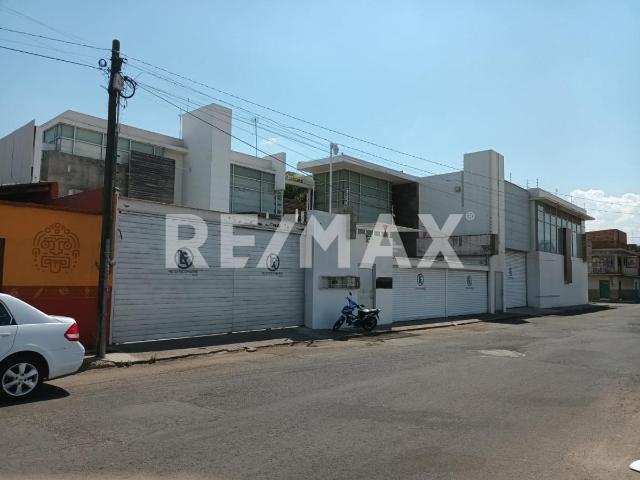 Bodega con oficina en venta