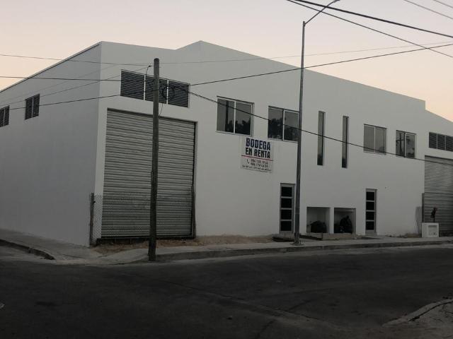Bodega con oficinas en renta a largo plazo