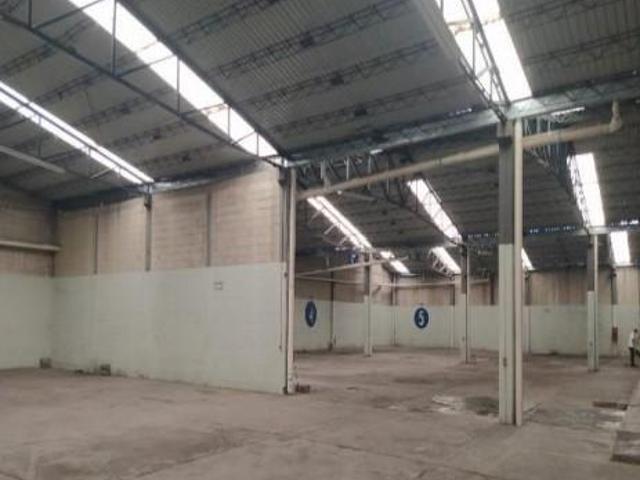 Bodega con oficinas en renta en Naucalpan | 2,254 m2