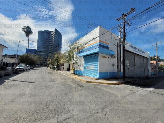 Bodega con giro alimenticio en venta en esquina, a 1 cuadra de Plaza Nuevo Sur y a de Av. Revoluci?n