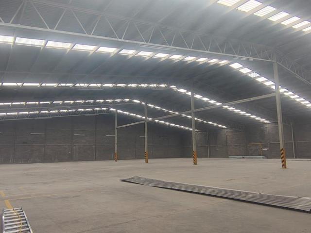 BODEGA EN EL EJE 134 CON NIVELADORA