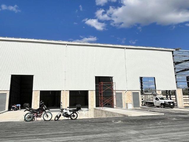 BODEGA EN RENTA 400 M2, EN PARQUE CON SEGURIDAD 24/7, ENERGIA BIFASICA
