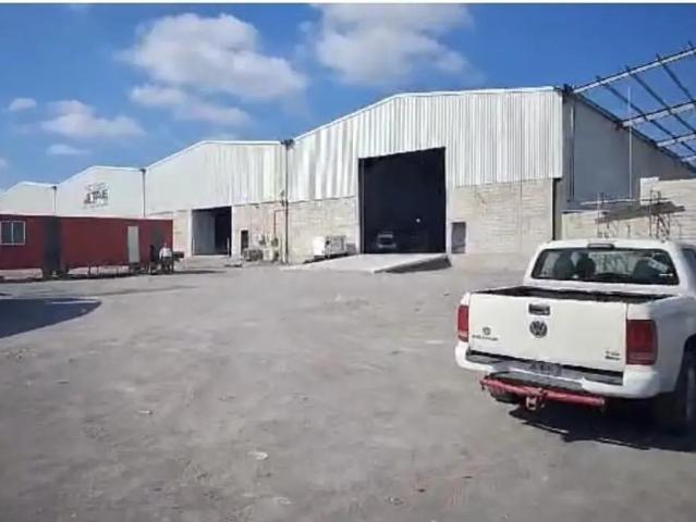 BODEGA EN RENTA CON PATIO DE MANIOBRAS UBICADO EN EL FRACCIONAMIENTO PARKE 2000