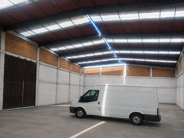 Bodega en renta a un sem?foro de Paseo Tollocan