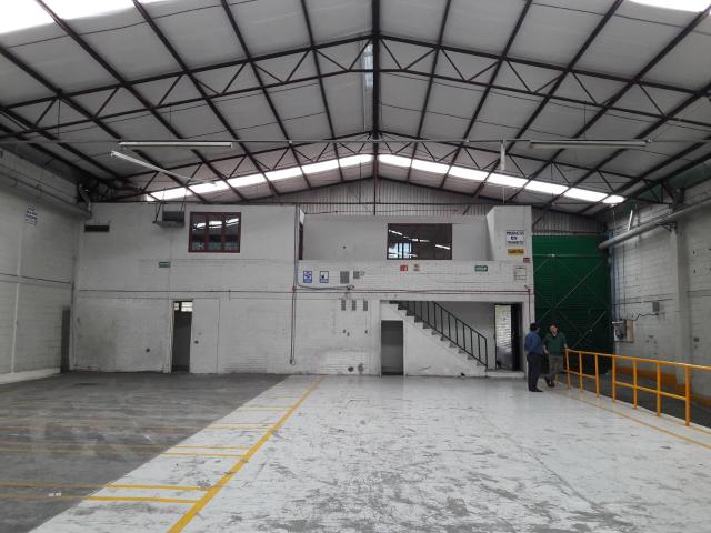 Bodega en renta de 1062 m2 en Naucalpan