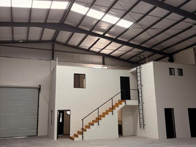 BODEGA EN RENTA DE 1000 METROS. SANTA CATARINA NUEVO LEON