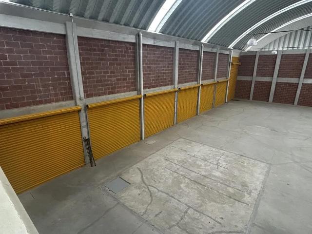 Bodega en renta de 1,000 m2 en Tlalnepantla con andenes