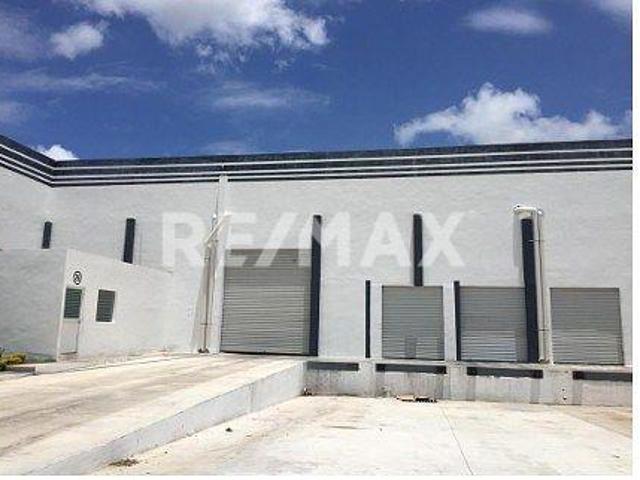 Bodega en RENTA de 2,540M2 sobre carretera Mérida Cancún