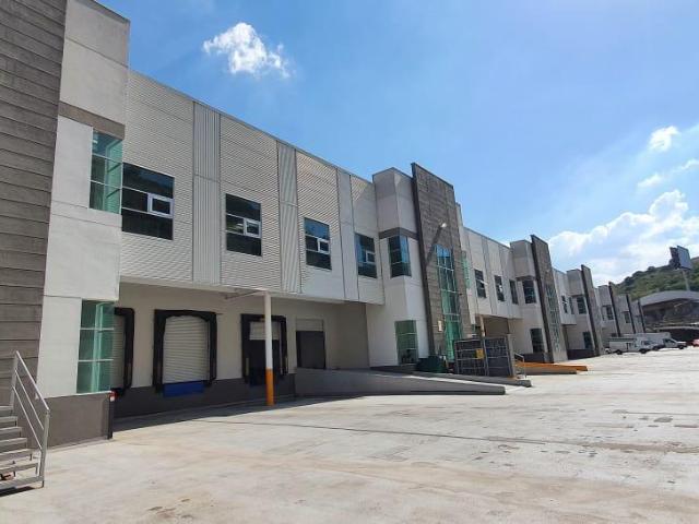 Bodega en renta de 2,275 m2 en Tlalnepantla | 3 andenes