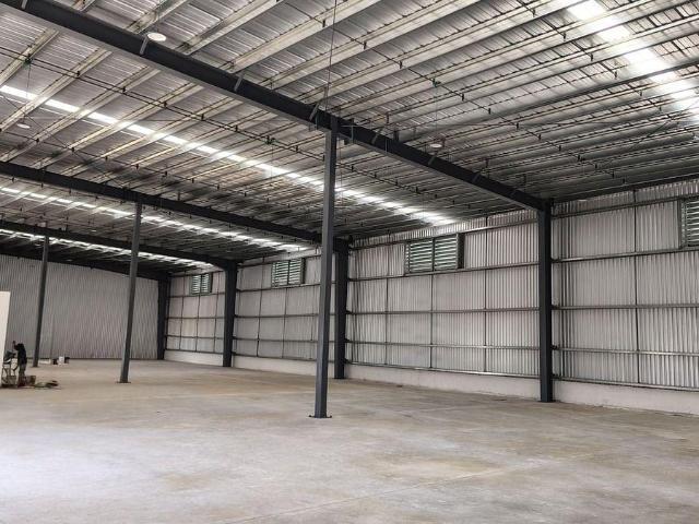 BODEGA EN RENTA DE 650 M CON ANDEN Y AREA DE OFICINA EN TIXCACAL OPICHEN